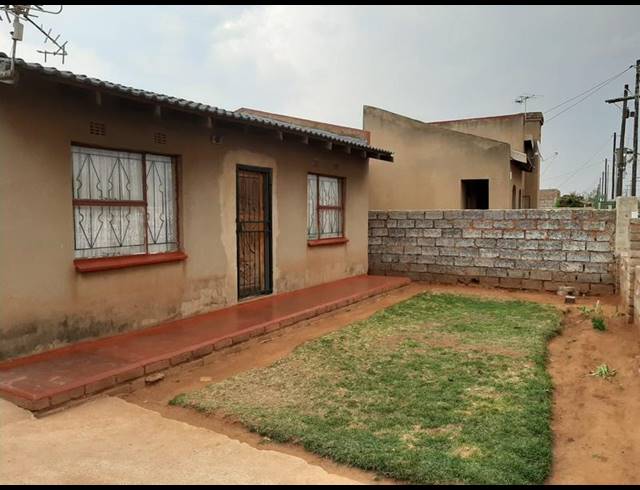 2 BEDROOM HOUSE FOR SALE IN ZONKIZIZWE